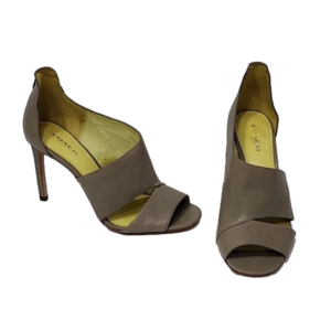COACH HEELS SIZE 6 B